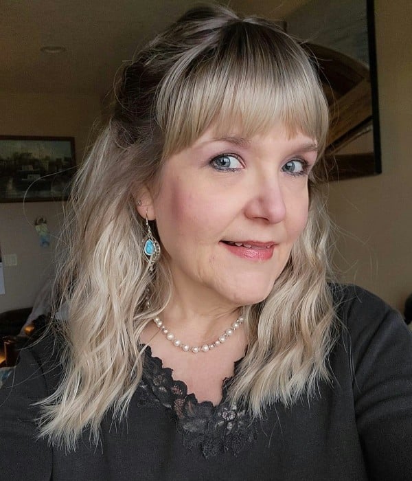Juniper | Blonde shoulder-length Wavy Synthetic Wig with Bangs