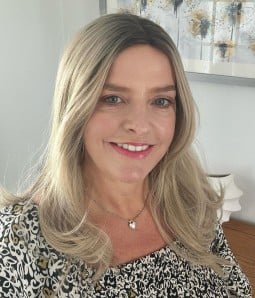 Vanilla Glow | Creamy Blonde Layered Synthetic Lace Front Wig