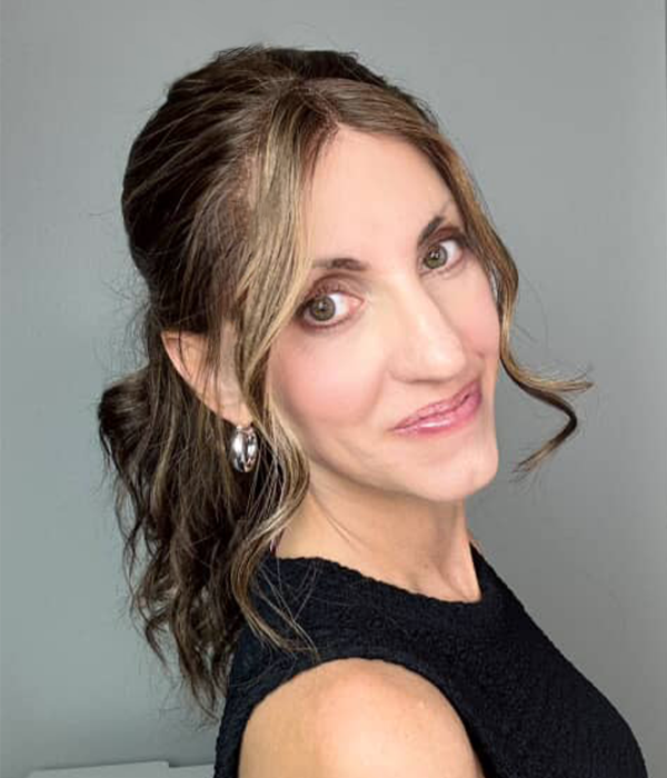 Leslie | Naturally Wavy Mousse Brown Remy Human Hair Ponytail Lace Front Wig S/M