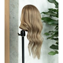 817R Shimmering Ash: a chic transition from ash brown to beige blonde