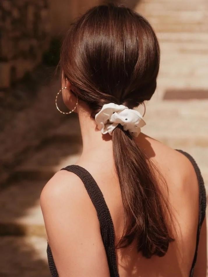 Ponytail with scrunchies